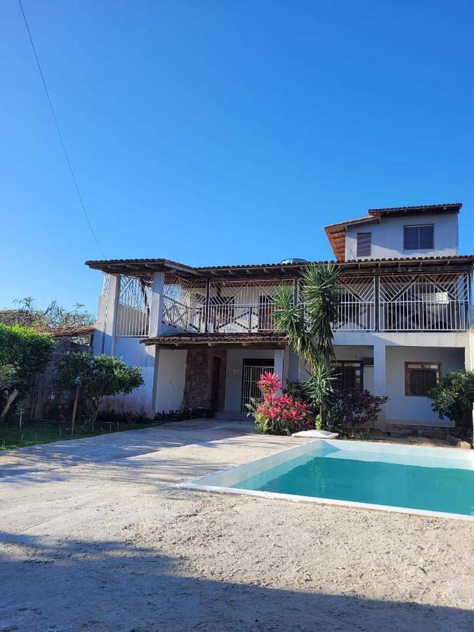 Casas e apartamentos de temporada para 14 pessoas, com jardim e piscina e ainda vista em Nova Viçosa