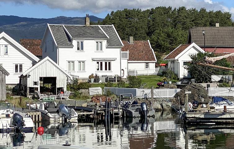 Ferienhaus für 7 Personen, mit Terrasse und Garten in Suldal