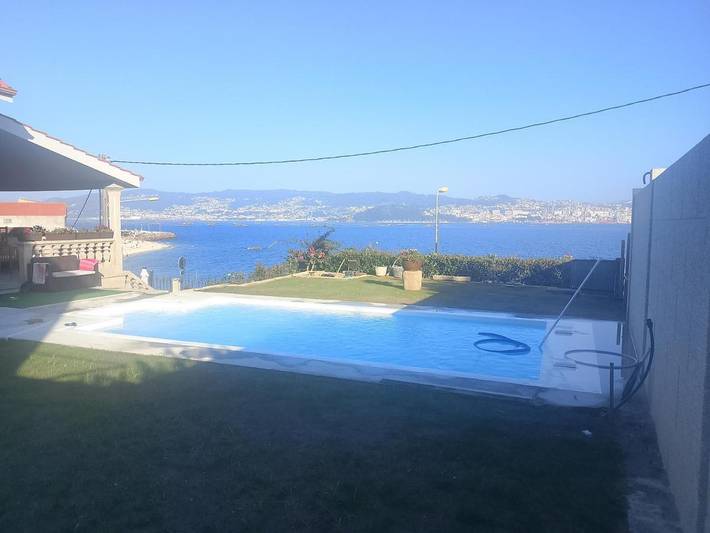 Apartamento para 3 personas, con jardín además de terraza y vistas en Moaña