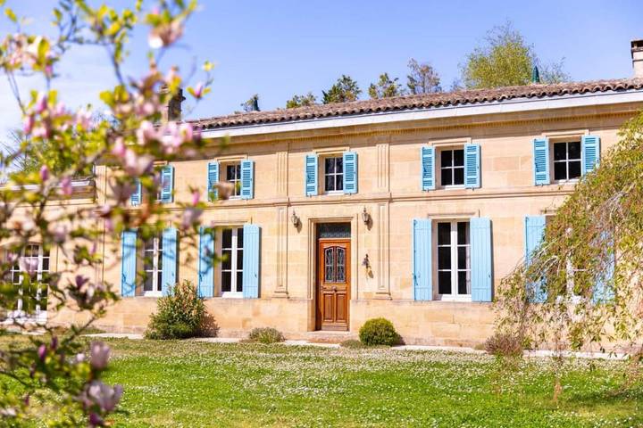 Location de vacances pour 14 personnes, avec jardin et sauna ainsi que piscine et vue à Saint-Savin (Gironde) - 3