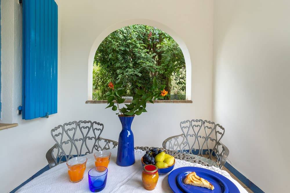 Mediterranean dream a few km from Pula, villa 200 m from the sea in Porto Columbu, Sarroch