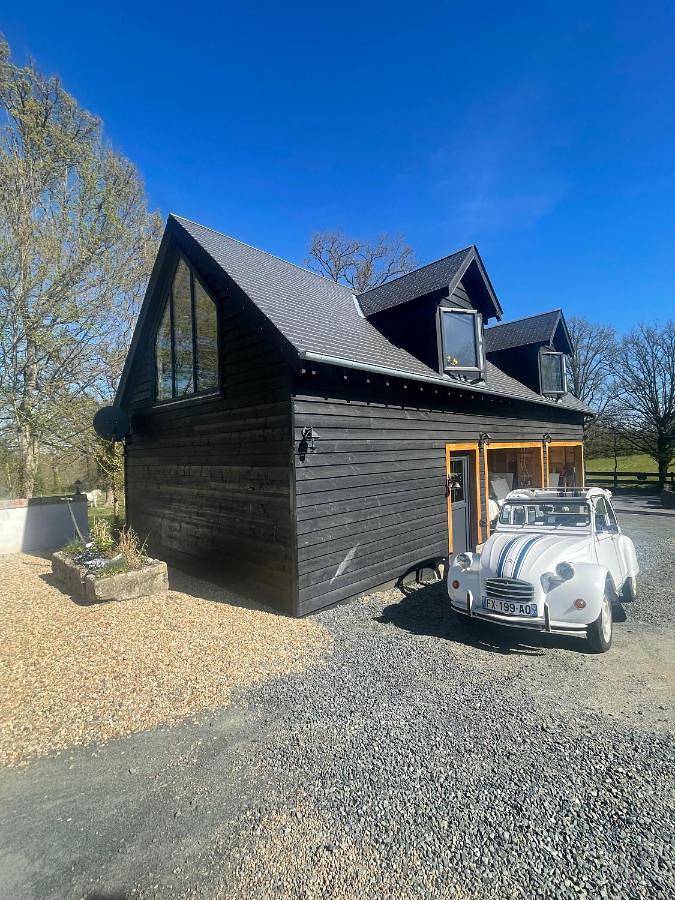 Gîte pour 2 personnes, avec piscine et jardin ainsi que sauna et jacuzzi à Saint-Dizier-les-Domaines