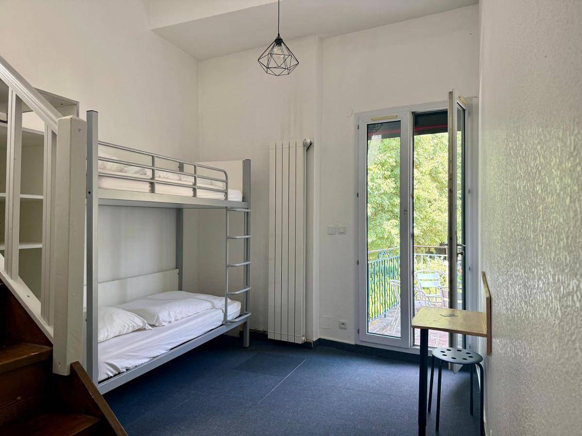 Triple Room with Private Bathroom in Sommières, Côte méditerranéenne (France)