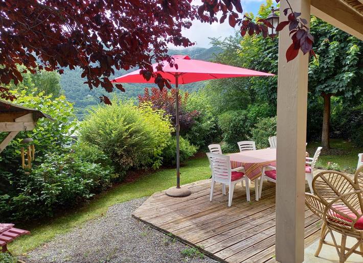 Gîte pour 6 personnes, avec terrasse et jardin