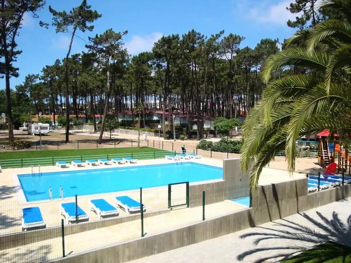 Bungalow para 2 pessoas, com Terraço e Piscina na Nazaré