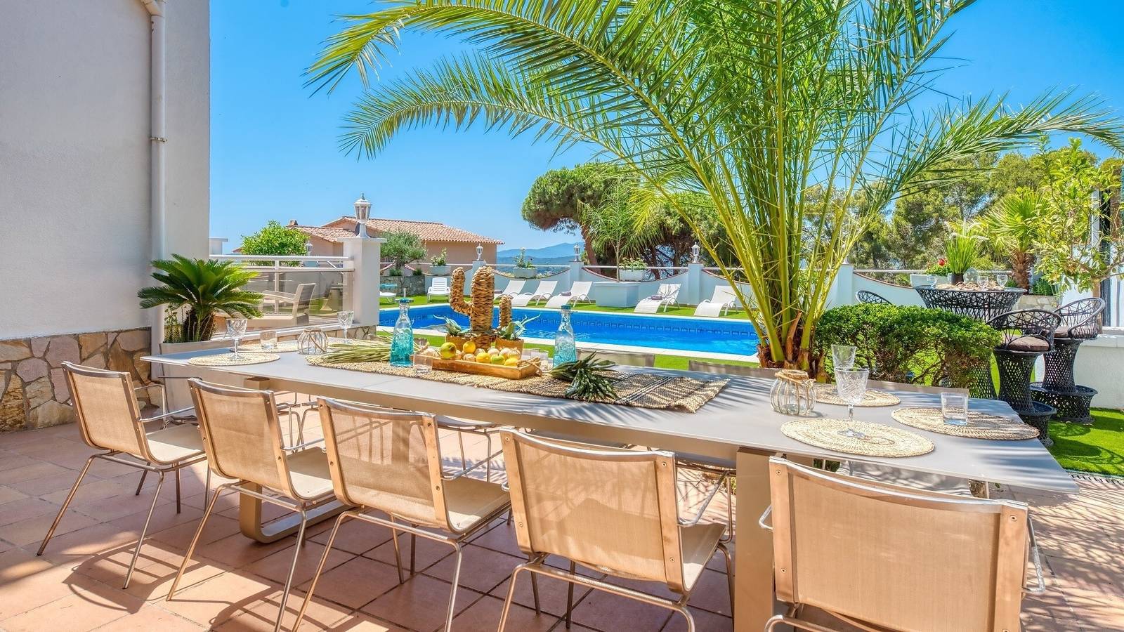 Villa "Costacabana - Maribel" avec piscine privée, 3 terrasses privées et Wi-Fi in Roca Grossa, Lloret de Mar