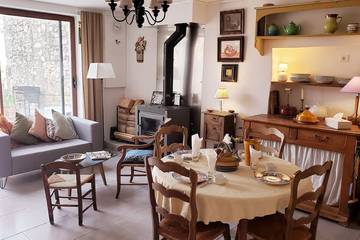 Gîte pour 6 personnes, avec terrasse et jacuzzi à Marsanne