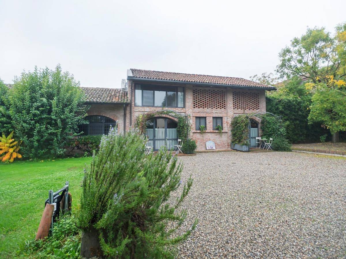 Quaint Mansion in Stagno Lombardo with Garden in Stagno Lombardo, Province de Crémone