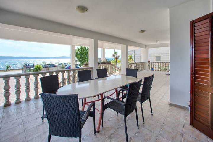Ferienwohnung für 9 Personen, mit Terrasse in Bibinje
