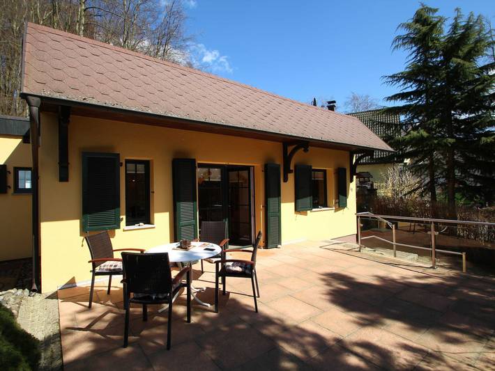 Ferienhaus für 3 Personen, mit Terrasse und Garten