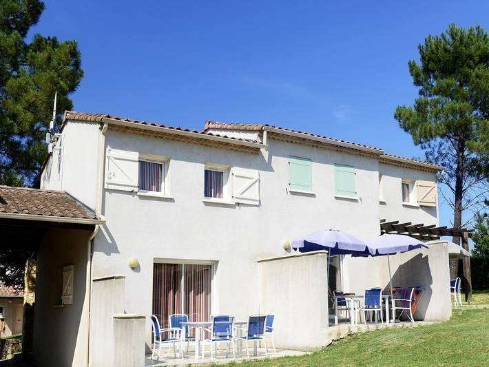 Gîte pour 6 personnes, avec balcon/terrasse et piscine à Salavas