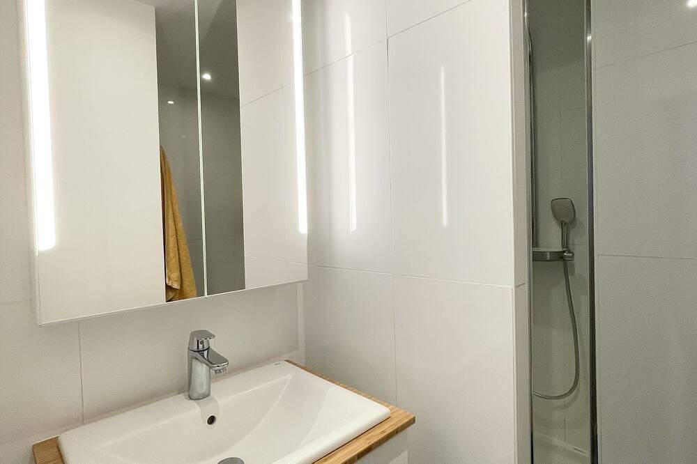 Appartement entier, Appartement 2 pièces aux portes de Paris - Tout confort in Clamart, Hauts-de-Seine