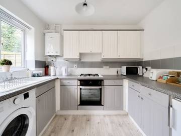 Glamping for 4 People in Chessington World of Adventures, Surrey, Photo 2