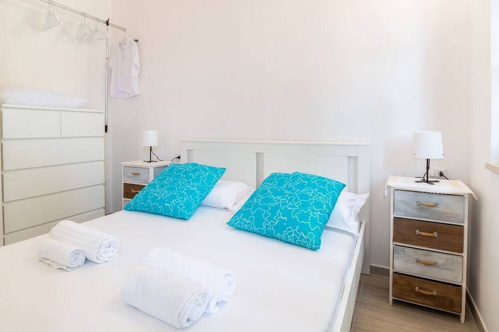 Ganze Wohnung, Dein entspannter Rückzugsort in Mandriola, nur wenige Schritte vom Meer entferntwillkommen im Apartment Corallo, einem gemütlichen Studio in Mandriola, nur 3 Gehminuten vom Strand entfernt. Ideal für alle, die einen erholsamen und komfortablen Urlaub in Mandriola, Sardinien