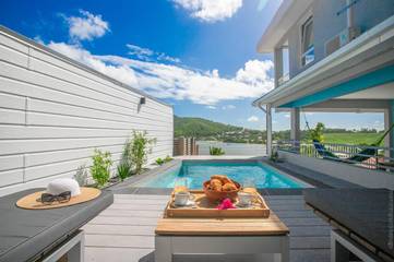 Location de vacances pour 6 personnes, avec vue ainsi que balcon et piscine à Tartane