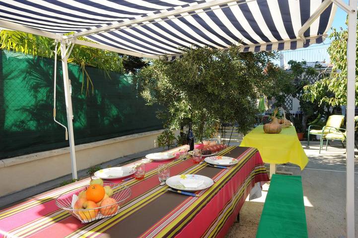 Gîte pour 2 personnes, avec jardin et piscine