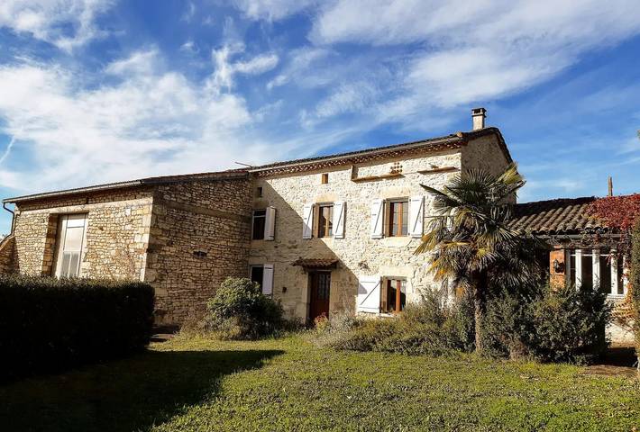 Gîte pour 5 personnes, avec terrasse à Livers-Cazelles