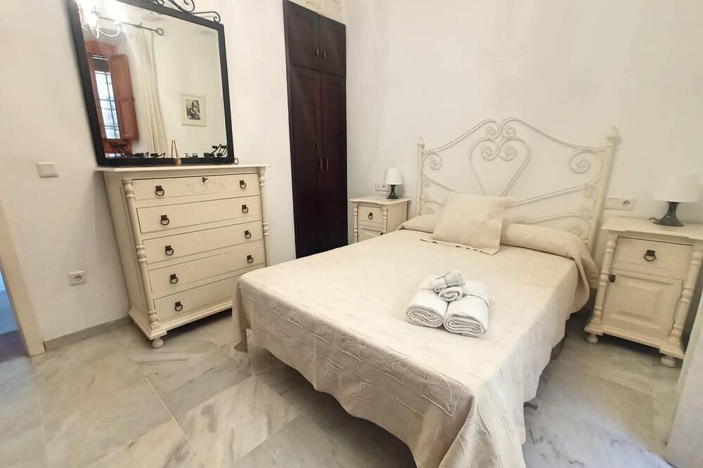 Ganze Wohnung, Rental unit in Córdoba · 2 bedrooms · 3 beds · 1 bath in Distrito Centro (Córdoba), Cordoba