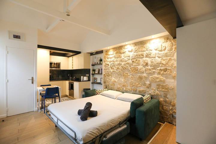 Studio entier, Charmant studio au cœur du 17ᵉ idéal pour 2 in Paris, Île de France