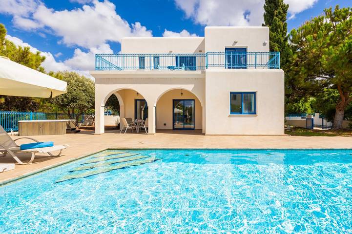 Holiday rental for 7 people, with garden in Peyia