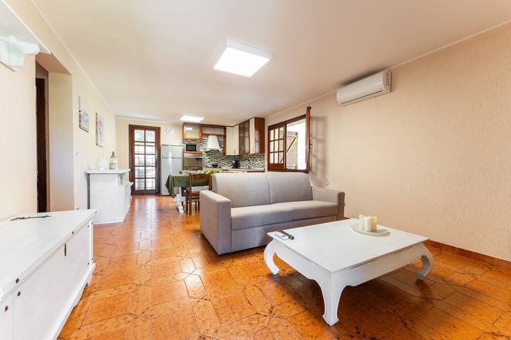 Casa vacanze 'Giardino Del Melograno' con terrazza privata, Wi-Fi e aria condizionata in Poetto (Cagliari), Quartu Sant'Elena