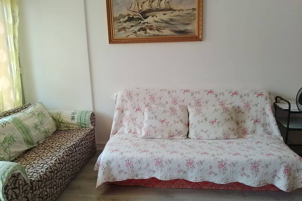 Appartement entier, Studio La Mer à pied à Boulouris - 83700 Saint Raphaël in Boulouris, Saint-Raphaël