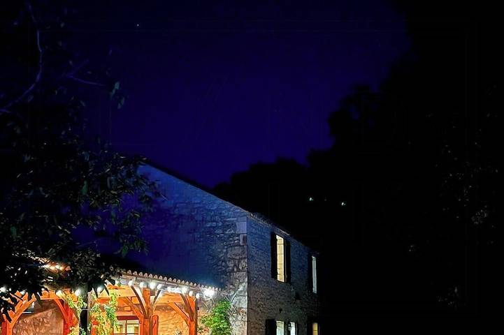 Location de vacances pour 6 personnes, avec Balcon ainsi que Jardin et Piscine à Saint-Cernin-de-Labarde
