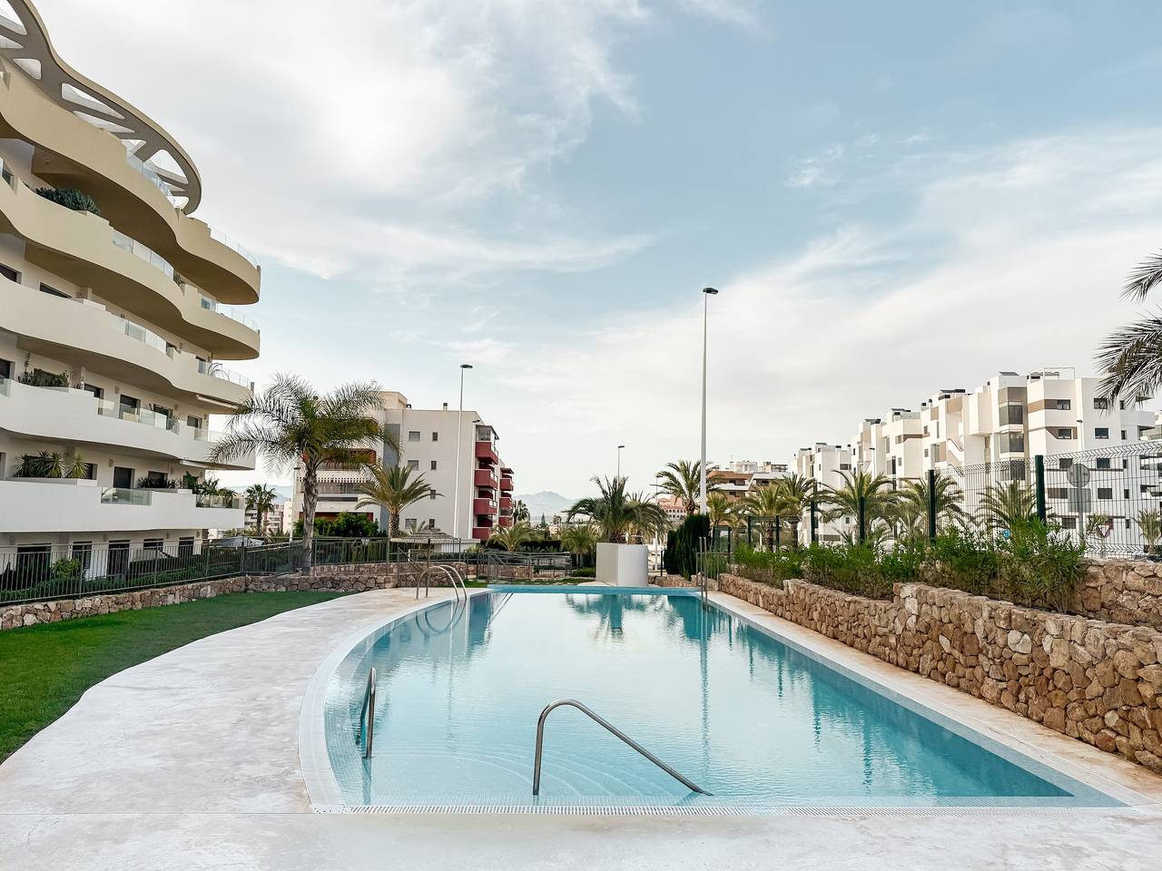Entire apartment, Apartment 'Bahia' with Shared Pool, Wi-Fi and Air Conditioning in Los Arenales del Sol, Elche