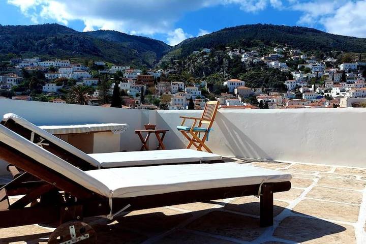 Ferieleilighet for 4 personer, med Terrasse og Hage i tillegg til Utsikt i Hydra