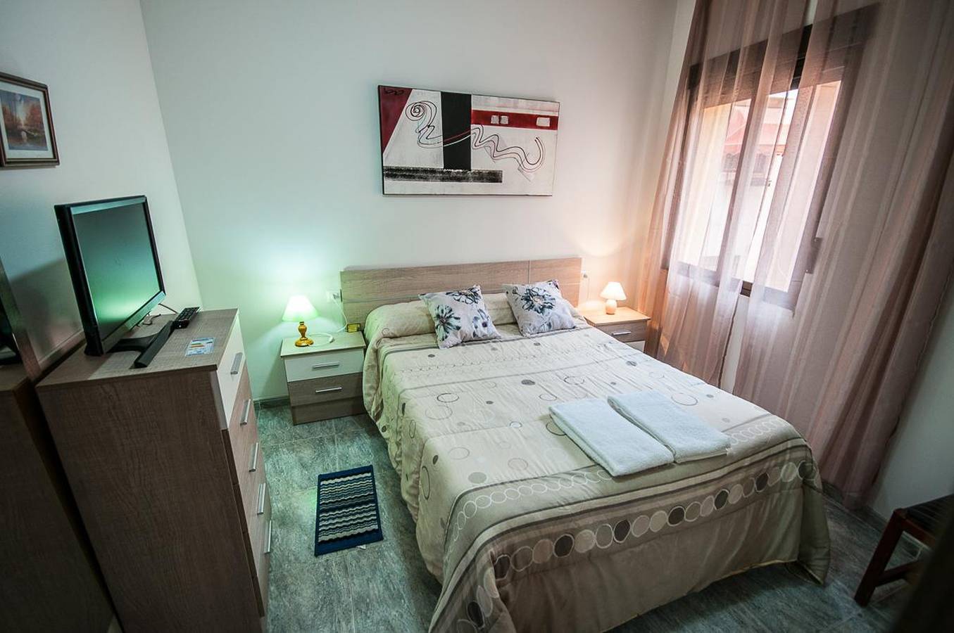 Apartamento entero, Apartamento moderno en Plasencia con balcón y estacionamiento in Plasencia, Provincia de Cáceres