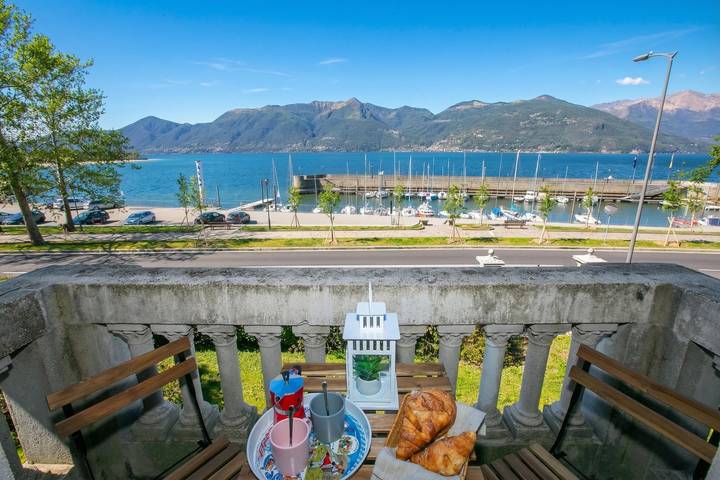 Ferienwohnung für 5 Personen, mit Balkon und Seeblick in Comune di Luino