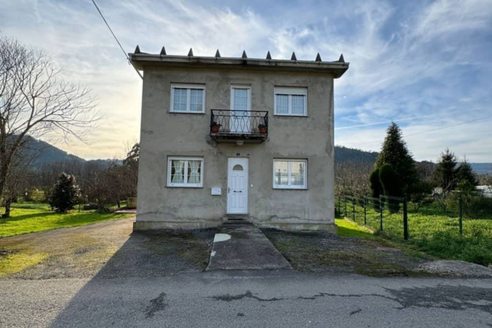 Disfruta la casa rodeada de naturaleza en familia y cerca de hermosas playas! in Viveiro, Galician Coast
