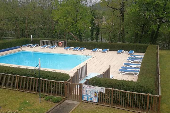 Appartement entier, Studio situé prés de la Dordogne, proche de tous commerces. Cadre bucolique, in Argentat, Région de Tulle