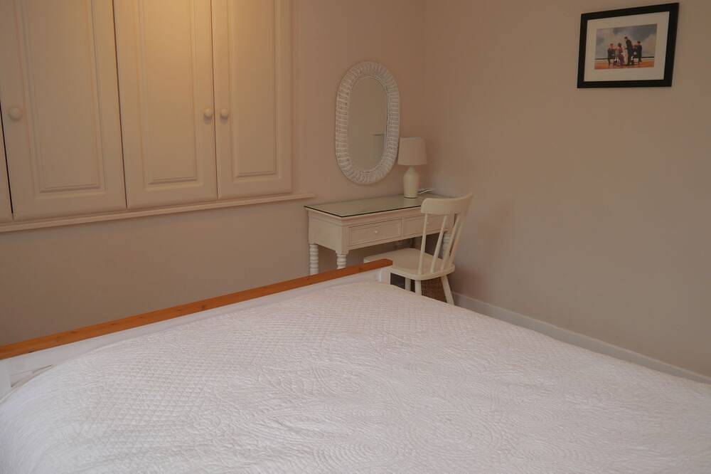 Phoenix Cottage -  a house that sleeps 8 guests  in 3 bedrooms in Kippford, Dumfries and Galloway