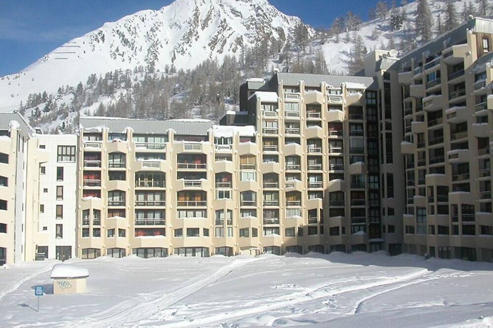 Ganze Wohnung, Renovierte 2-Zi-Fewo, direkt an der Piste, Südbalkon, Internet, 4 Personen in Isola 2000, Isola