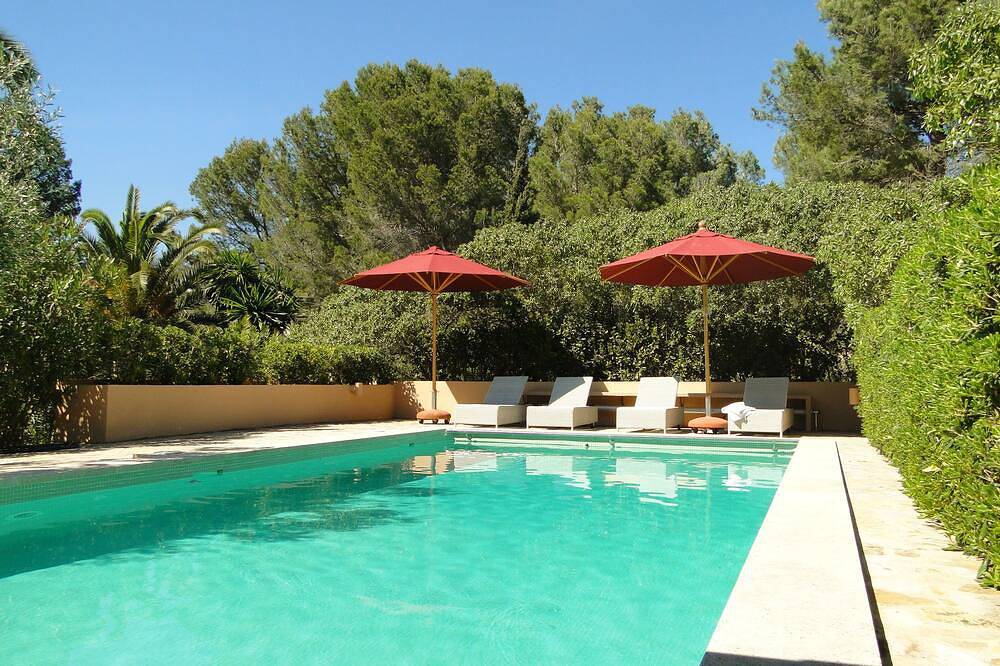 Exklusives Haus mit Pool und traumhaftem Garten wenige Meter vom Strand entfernt in Cala Murada, Manacor