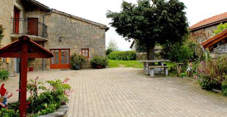 Gîte pour 6 personnes, avec vue et jardin, animaux acceptés à Lapte