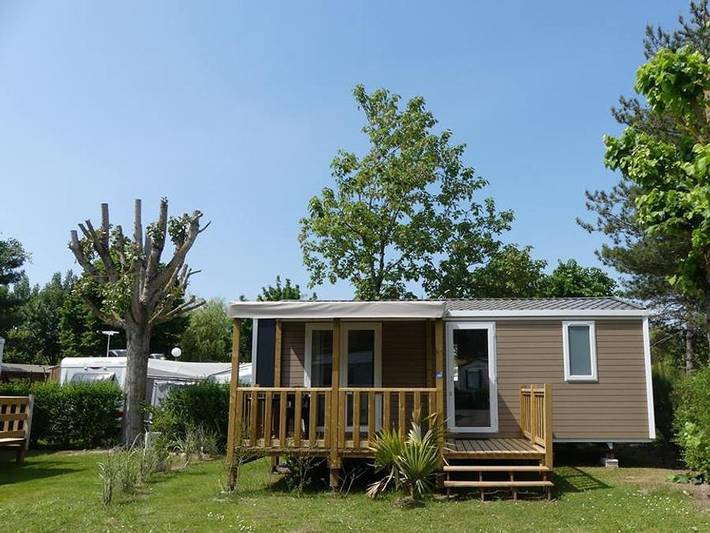 Flower Camping Le Nauzan Plage  - Mobilheim 5 personen - Mobilheim Confort 27m² - 2 Schlafzimmer + halboffene Terrasse + Tv 2/5 pers. in Vaux-sur-Mer, Côte de Beauté