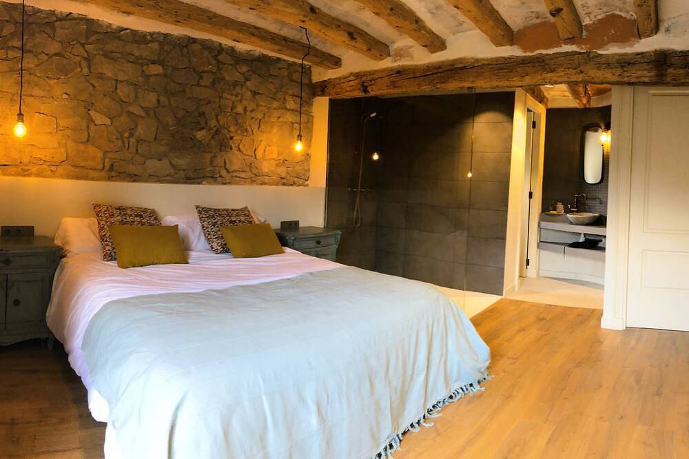 Casa rural de diseño totalmente reformada en medio de la naturaleza. in Coll de Nargó, Pirineos