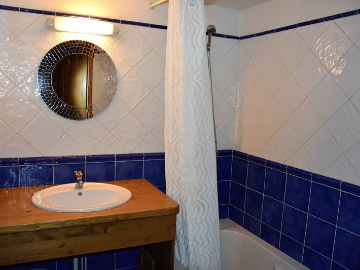 Entire apartment, Cozy apartment with south balcony in Bozel in Bozel, Massif de la Vanoise