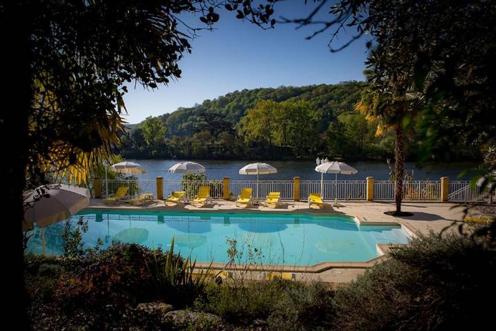 Location de vacances pour 4 personnes, avec jardin ainsi que vue et piscine à Lalinde - 2