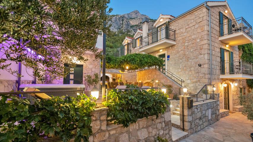 Villa mit pool für 10 Personen, mit Whirlpool und Sauna sowie Garten und Terrasse in Makarska - 2