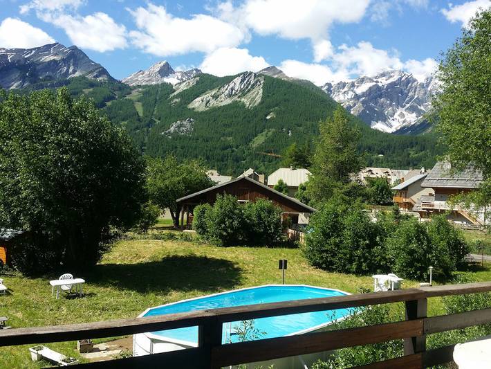 Chalet pour 18 personnes, avec terrasse ainsi que jardin et piscine, animaux acceptés dans Serre Chevalier - 2