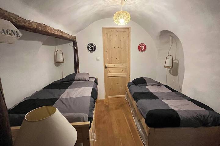 Appartement entier, Charnant Appartement au centre du village avec cour extérieure in Saint-Étienne-de-Tinée, Région de Nice