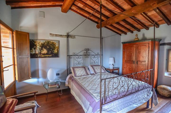 Villa nel Chianti con magico giardino, parco romantico e piscina con vista in Castelnuovo Berardenga (Comune), Chianti