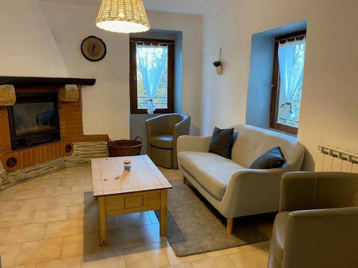 Gîte pour 5 personnes, avec piscine ainsi que jardin et terrasse à Gravières - 2