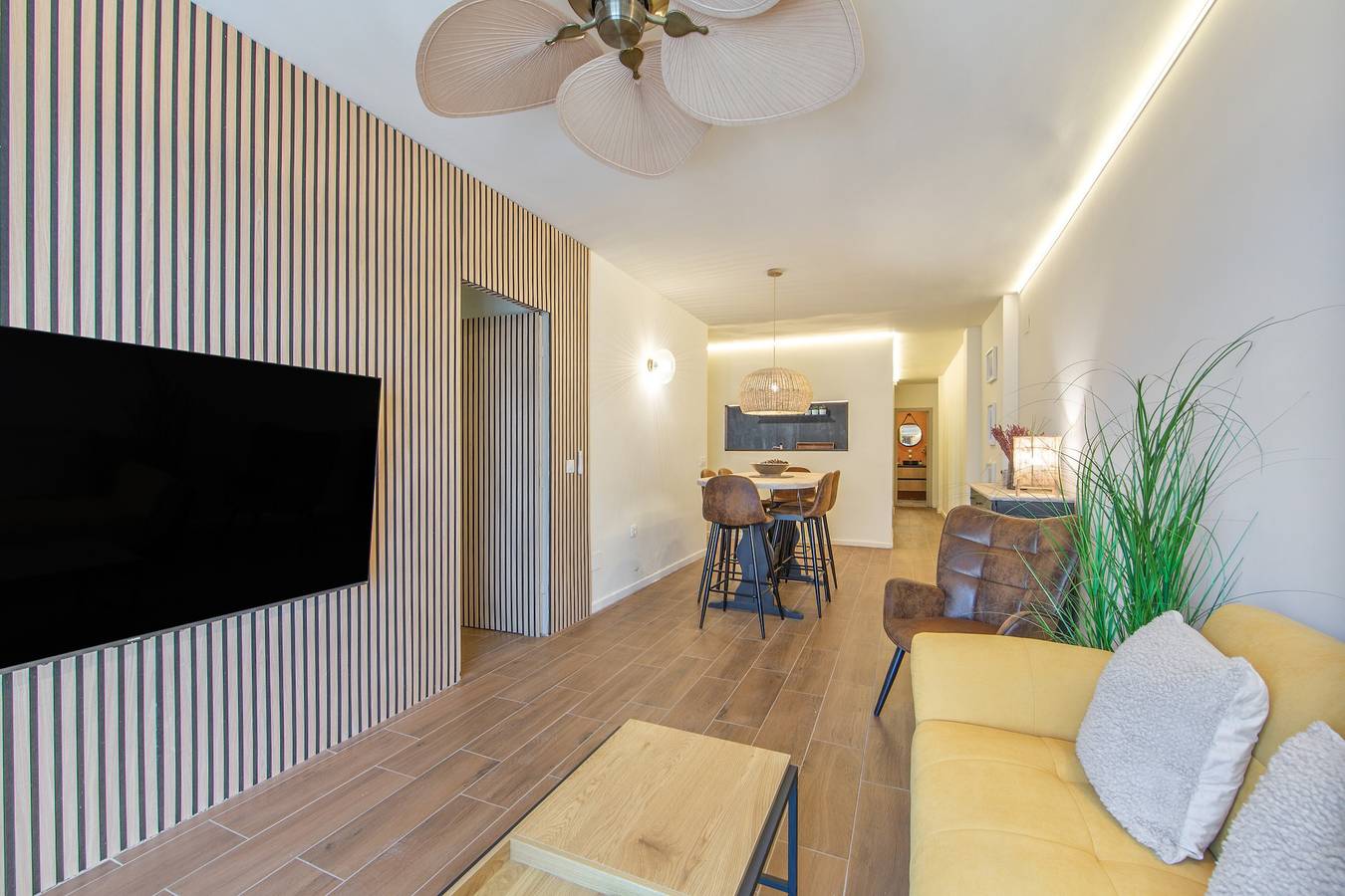 Apartamento entero, Apartamento 'Fmr Avenida Almería' con terraza privada, balcón y Wi-Fi in Carboneras, Costa de Almería