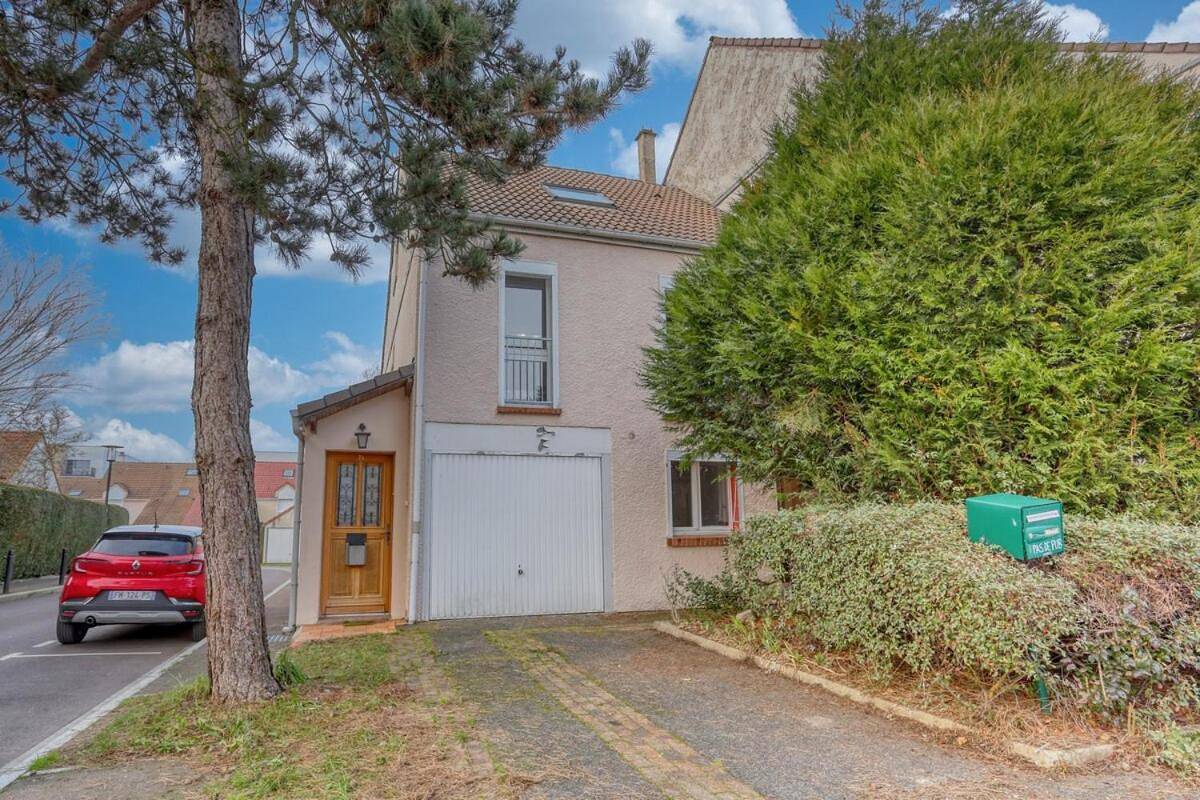 Appartement entier, Apartment in Guyancourt, Yvelines