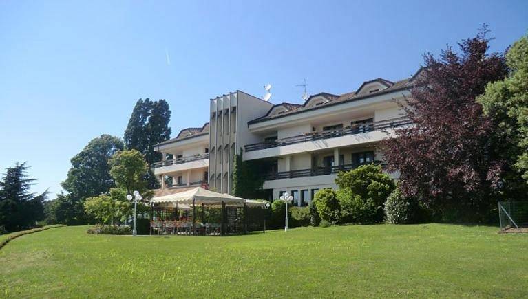 Appartamento per 2 persone, con Balcone e Terrazza nonché Giardino e Panorama a Montebelluna