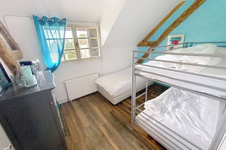 Location de vacances pour 7 personnes, avec jardin et terrasse à Thury - 3